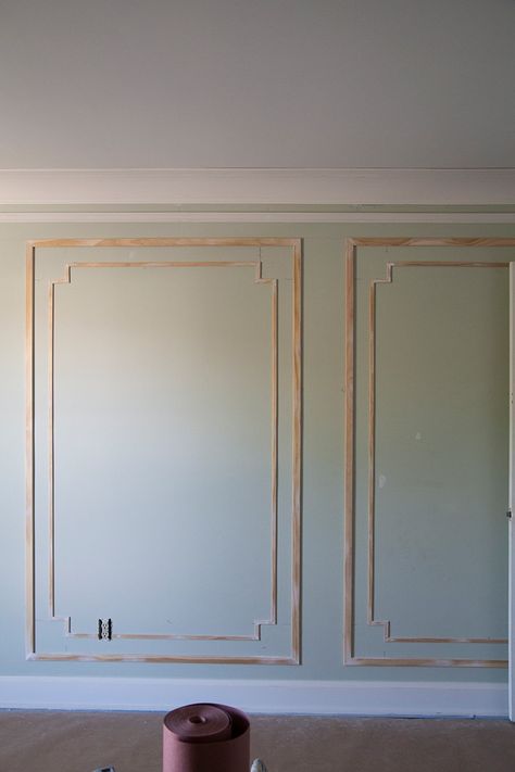 Full Wall Trim Ideas, Pencil Molding Wall, Frame Moulding Bedroom, French Style Panelling, French Paneling Walls, Trim Panels On Wall, Wall Detail Ideas, Living Room Wall Molding Ideas, Wallpaper In Moulding