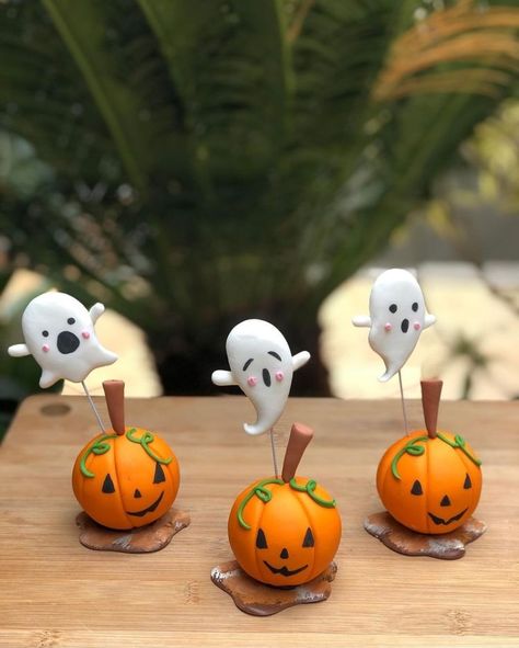 Clay Halloween Figures, Halloween Ceramics Ideas, Halloween Polymer Clay Ideas, Polymer Clay Projects Diy, Halloween Fondant, Fimo Halloween, Halloween Pasta, Crea Fimo, Polymer Clay Halloween