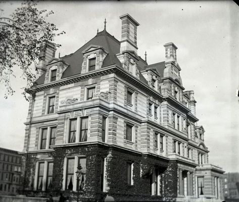 City Mansion, New York Mansion, Progressive Era, Age Aesthetic, Nyc Townhouse, Old Scool, Stone Mansion, Amazing Homes, I Love Nyc