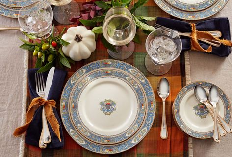 How To Make Thanksgiving A Feast For The Eyes – Lenox Corporation Fall Tablescapes Elegant, Gold Dishwasher, Autumn Bread, Fall Dinnerware, Lenox Autumn, Tidbit Plates, Autumn Dinner, Easter Essentials, Autumn Salad