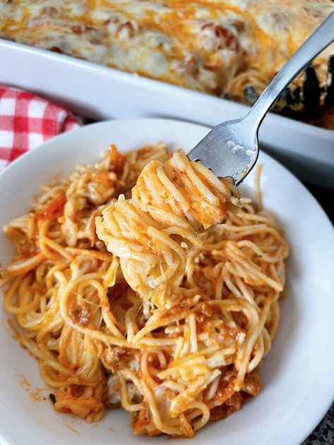 Spagetti Alfredo Recipes, Spaghetti Recipes Alfredo, Comfort Food Spaghetti, Tick Tok Spaghetti, Easy Spaghetti Alfredo Recipes, Spagetti Sauce And Alfredo, Alfredo Spaghetti Recipes, Spagetti Alfredo Casserole, Alfredo Spaghetti Sauce Pasta