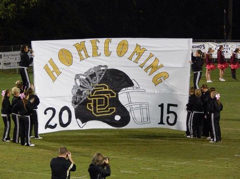 Smith County High School versus Cannon County Run Through Signs, School Spirit Ideas Pep Rally, High School Football Posters, Cheerleading Signs, School Spirit Posters, Homecoming Signs, Sideline Cheer, High School Cheerleading, Homecoming Posters