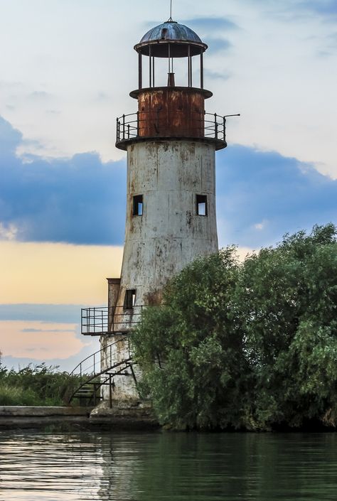 Lighthouse Images, Old Lighthouse, Lighthouses Photography, Lighthouse Photos, Lighthouse Keeper, Lighthouse Pictures, Lighthouse Painting, Lighthouse Art, Beautiful Lighthouse