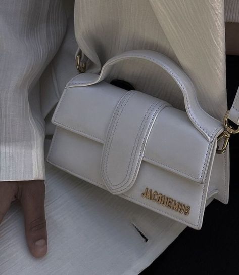 White Jacquemus Bag, Honeymoon Nails, Bag Jacquemus, Beach Makeup, Jacquemus Bag, Street Style Bags, Gym Fashion, Baby Blog, Authentic Bags