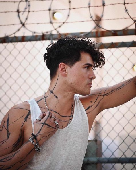 Antony Padilla Tattoo, Anthony Padilla And Mykie, Anthony Padilla Tattoo, Smosh Squad, Seal Tattoo, Lighting Mcqueen, Anthony Padilla, Mens Haircuts Short Hair, Brush Tattoo