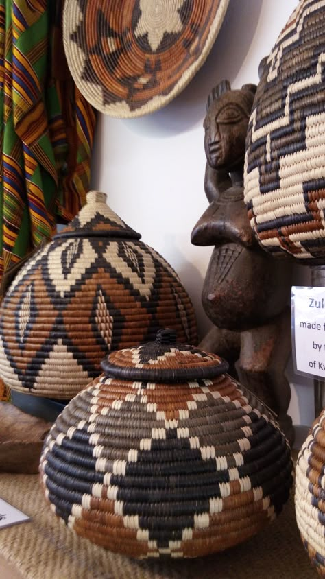 Zulu Traditional Decorating Ideas, West African Design, Zulu Patterns, African Resort, Zulu Baskets, African Hut, Africa Decor, African Pottery, African Interior Design