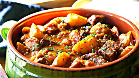 Cooking with ethnic spices adds a nice diversity to our food. This beef stew recipe is slow-cooked in coconut sauce spiced with African spices to develop unforgettable flavour and tender texture. The combination of spices used in this hearty stew is what creates a unique taste, setting this stew apart from most. Serve as is or … African Beef Stew, Beef Curry Stew Recipe, Ugandan Food, African Meals, Easy Chicken Stew, Beef Stews, African Stew, Easy Beef Stew Recipe, Ground Beef And Cabbage