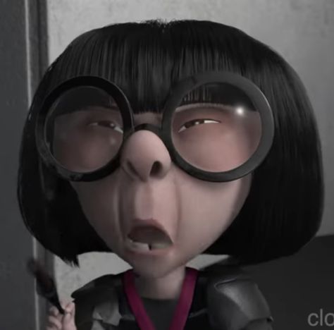 Edna Mode Funny Pfp, Edna Pfp, Edna Moda Wallpaper, Edna Mode Wallpaper, Lowkey Profile Picture, Ugly Pfp, Lowkey Pics, Aunt Edna, School Pfp