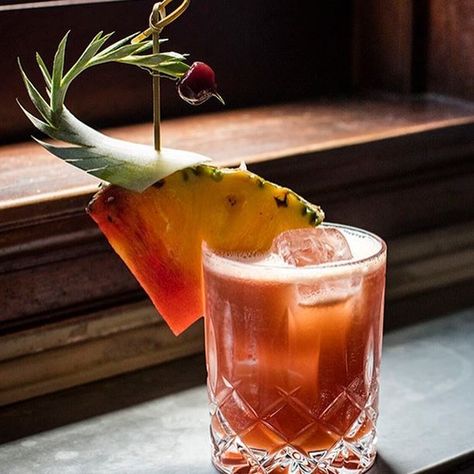 No one does it quite like @MaisonPremiere. Their cocktails are known for being as beautiful as they are delicious, and their showstopping Jungle Bird is no exception. Recipe link in our profile! #junglebird #rumcocktails #garnish #cocktailgarnish #imbibe #imbibegram 📸 @ericmedsker Thai Drinks, Drink Garnishes, Cocktail Presentation, Drink Garnish, Easy Drinks To Make, Jungle Bird, Cocktail Decoration, Jungle Birds, Drink Garnishing