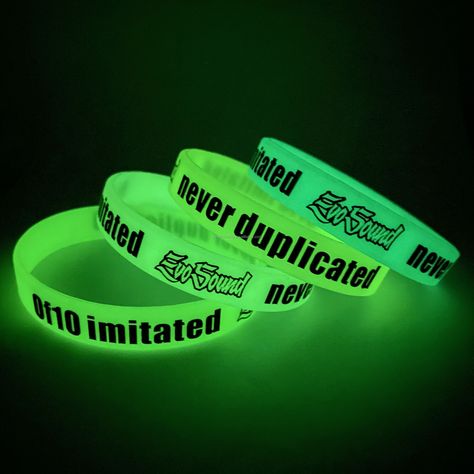 Zombie Party, Rubber Bracelets, Military Girl, Silicone Bracelets, Wrist Band, Republic Day, Tomboy Fashion, Wristbands, Kiosk