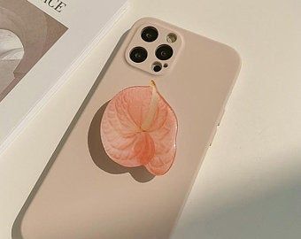 Phone flower pop socket | Etsy Flower Pop Socket, Pop Socket Aesthetic, Flower Popsocket, Cute Popsockets, Apple Types, Cute Cover, Covers For Iphone, Cute Gifts For Friends, Star Phone Case