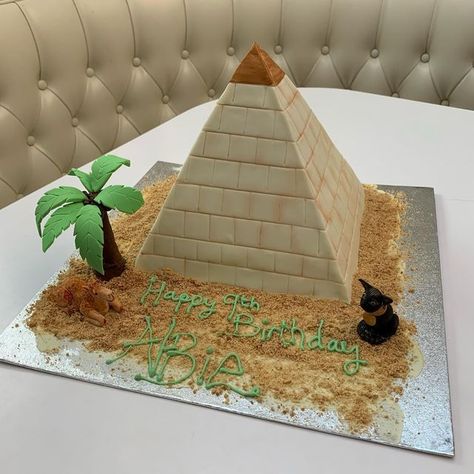 Camel Cake, Pyramid Project Ideas, Pyramid School Project, Pyramid Cake, Diy Pyramid, Egypt Project, Harry Birthday, Egyptian Pyramids, Kids Projects