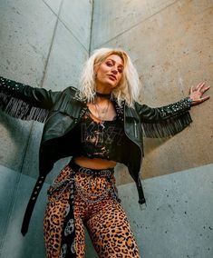 27 ideas de Glam metal party outfit en 2022 | ropa, ropa de otoño casual, moda rock de los '80 Rock And Roll Glam Outfit, Punk Rock Cowgirl, 80 Rock Aesthetic, Punk Glam Outfit, Rockstar Glam Outfits, 80s Glam Outfit, What To Wear To A Punk Concert, Edgy 80s Outfits, Cowgirl Rocker Style