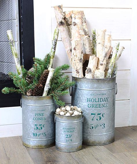 Christmas Buckets, Shabby Chic Patio, Classy Christmas Decor, Shabby Chic Porch, Metal Farmhouse, Shabby Chic Garden, Christmas Bucket, Classy Christmas, Seasonal Displays