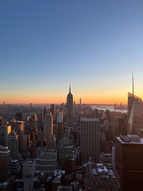 new york city manhattan view top of the rock skyline New York View, Aesthetic New York, New York City Manhattan, Nyc Summer, Nyc Aesthetic, Nyc Skyline, Go To New York, Nyc Life, New York Aesthetic