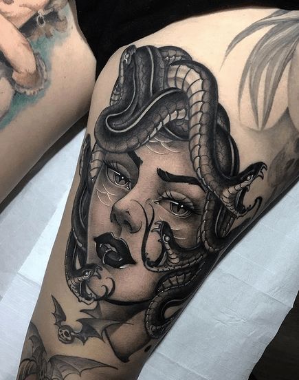 Medusa tattoo designs for women - medusa tattoo is a great symbol for powerful women looking for a majestic tattoo. Tattoo Medusa, Medusa Tattoo Design, Muster Tattoos, Thigh Piece, Medusa Tattoo, Tattoo Videos, Black Ink Tattoos, Tattoo Designs For Women, Thigh Tattoo