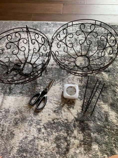 Diy Light Fixture, Lamp Upcycle, Solar Lamps Diy, Repurposed Candle Holders, Basket Chandelier, Solar Chandelier, Solar Light Crafts, Led Lighting Diy, Diy Light Fixtures