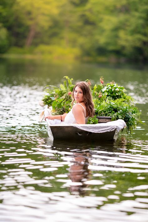 Cedartown Senior Portrait Photographer-26 Boat Water Nature Lake Creative Senior Pictures, Graduation Picture Poses, Water Nature, Lake Boat, Pictures Poses, Mountain Photography, Lake Pictures, Graduation Pictures, Senior Pics