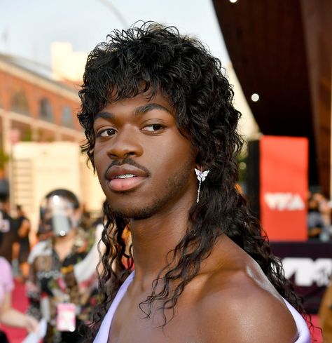 The Mullet Haircut Is Trending at the 2021 MTV VMAs Mullet Ponytail, Long Mullet Haircut, Vmas Red Carpet, Haircut 2022, Long Mullet, Weave Ponytail, Mullet Haircut, Men's Hairstyles, Mtv Videos