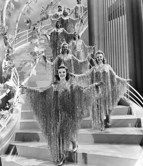 Ziegfeld Girl, Busby Berkeley, 1920s Photos, Ziegfeld Girls, Ziegfeld Follies, Hollywood Costume, Flapper Girl, Girl Movies, Judy Garland