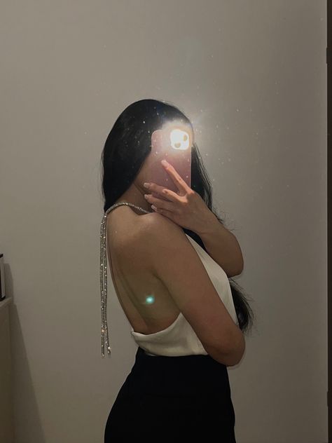 OOTN Aesthetic Nightluxe Stargril Mirror selfie Backless top Backless Top Poses, Back Mirror Selfie, Selfie Studio, Studio Poses, Mirror Selfie Poses, Inspo Pics, Wolf Cut, Woman Back, Mirror Photo