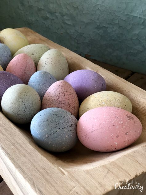 How to create DIY wood speckled, pastel Easter eggs. Hand paint your own Easter eggs to look realistic with this clever technique. Tutorial. Shaving Cream Easter Eggs, Easter Egg Printable, Pastel Easter Eggs, Diy Easter Eggs, Creative Easter Eggs, Easter Preschool, Holiday Craft Ideas, Easter 2023, Painted Eggs