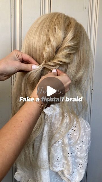 ᴀʟᴇxᴀɴᴅʀᴀ ᴡɪʟꜱᴏɴ📍ʀʜᴏᴅᴇ ɪsʟᴀɴᴅ on Instagram: "Faux fishtail braid 💁🏼‍♀️  . . Used @designmehair PuffMe dry texturizing spray, available at @saloncentric 💙 . . #saloncentricpartner #hairtipsandtricks #fishtailbraid #hairtutorials #hairhowto #hairhacks #hairstylingtips #halfuphairstyle" Faux Fishtail Braid, Faux Fishtail, Fishtail Braid Wedding, Easy Fishtail Braid, Faux Braids, Easy Bun Hairstyles For Long Hair, Fishtail Hairstyles, Fishtail Braid Hairstyles, Beautiful Braided Hair