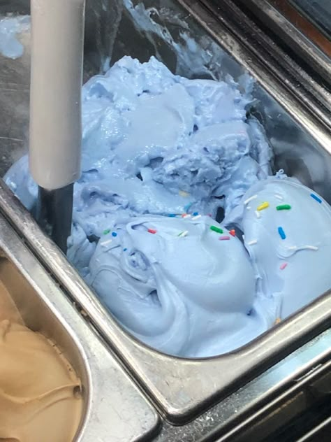 Puff Aesthetic, Blue Cafe, Strawberry Shortcake Characters, Blue Desserts, Everything Is Blue, Baby Blue Aesthetic, Sleepover Food, Light Blue Aesthetic, Blue Aesthetic Pastel