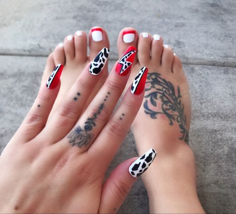 Southern Acrylic Nail Ideas, Red And White Western Nails, Red Cow Nails, Western Red Nails, Red Cow Print Nails, White Western Nails, Zach Bryan Nails, Red Western Nails, Southern Nails