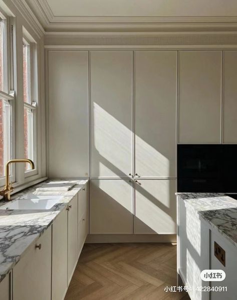 Monet Marble, Calacatta Monet, Modern Classic Kitchen, Parisian Interior, Neoclassical Interior, Icing On The Cake, Kitchen Island Design, Classic Kitchens, Kitchen Marble