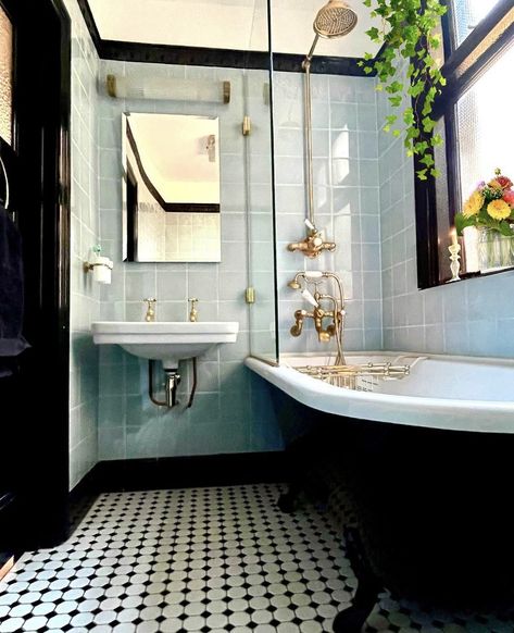 Spa Bathroom Design, Old House Design, Vintage Bathtub, Art Deco Bathroom, Deco Bathroom, Spa Like Bathroom, Bathroom Redesign, Bathroom Design Inspiration, Bathroom Update