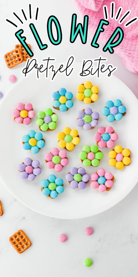 Flower Pretzel Bites Flower Pretzel Bites, Sunflower Cupcakes, Pretzel Treats, Chocolate Melting Wafers, Spring Treats, Easter Sweets, Salty Treats, Snack Bites, Easter Desserts Recipes