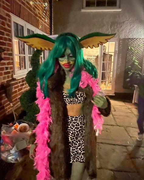 Cvnty Halloween Costumes, Female Gremlin Costume, Fancy Dress Party Costumes, Grey Hair Halloween Costumes, Insane Halloween Costumes, Halloween Costumes Green Hair, Greta Gremlin Costume, Unhinged Costumes, Gremlin Halloween Costume