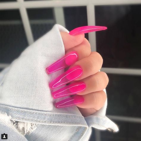 The Gradient Manicure Is The Hottest Nail Trend For SS19 | Glamour UK Pink Clear Nails, Pink Nail Colors, Glass Nails, Jelly Nails, Pink Nail, Pink Acrylic Nails, Clear Nails, Hot Nails, Fire Nails