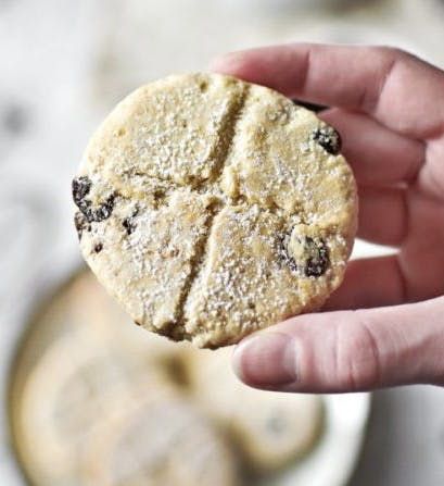 Ancient Halloween Recipe: Soul Cake | Bengingi Cookies With Raisins, Raisin Filled Cookies, Soul Cakes, Homemade Halloween Treats, Raisin Cookie Recipe, Halloween Treats To Make, Soul Cake, Souls Day, Healthy Oatmeal Cookies