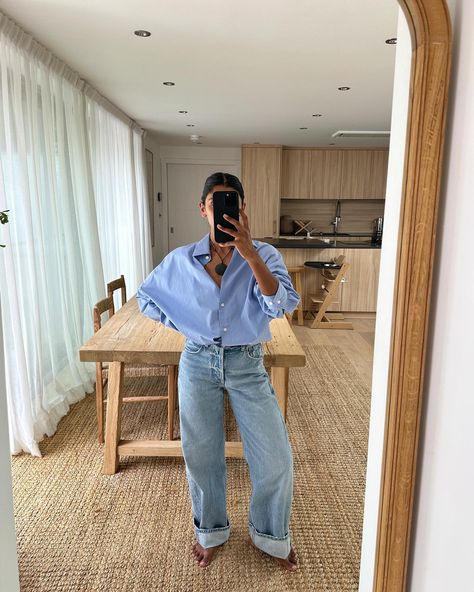 People in London Will Live In These Classic, Anti-Trend Outfits This Spring | Who What Wear New York Fashion Summer Street, Ganni Jeans Outfit, Zara Outfit 2024 Spring, Outfit Ideas Printemps, Cuffed Jeans Outfit, Outfit Printemps, Mode Zara, London Outfit, Corporate Outfits