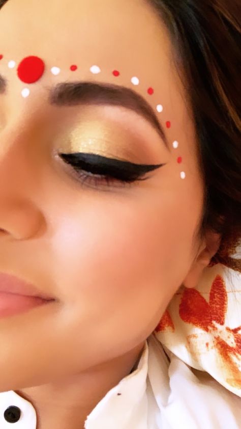 Bengali Makeup Look Simple, Bengali Makeup Look, Bengali Makeup, Akshita Mudgal, Alta Design, Bridal Foot Jewelry, Nose Ring Jewelry, Bengali Bridal Makeup, Hair Curling Tutorial