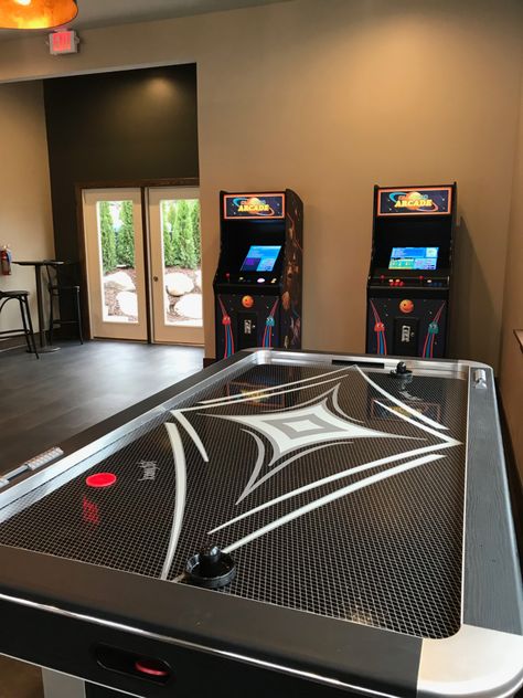 Indoor Gaming Room, Air Hockey Table Game Room, Air Hockey Game Room, Arcade Room In House, Home Arcade Room, Home Game Room Ideas, Game Room Ideas For Adults, Luxury Gaming Room, Game Room Ideas Family