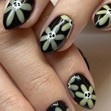 Shay Birch on Instagram: "I can’t wait for Halloween themed nails! 😭 Inspired by thee talented @thenailritual ❤️‍🔥 . . . . . . . . . . . . . . #halloweennails #fallnails #naileditwithshay #utah #nails #ogden #nailart #blacknails #floralnails #skull" Halloween Flower Nails, Skull Halloween Nails, Skull Flower Nails, Nature Inspired Nail Art, Tombstone Nails, No Face Nails, Halloween Skull Nails, Nails Inspiration Halloween, Cool Halloween Nails