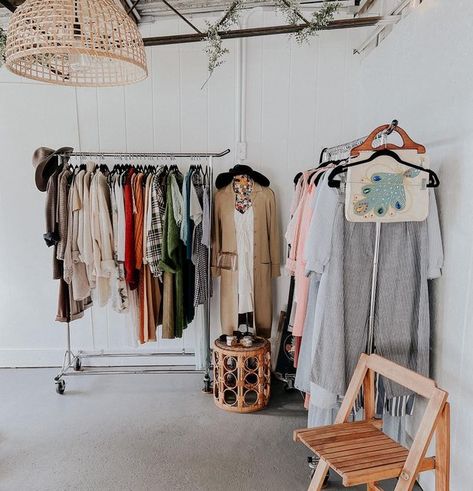 Pop Up Vintage Shop, Thrift Pop Up, Vintage Pop Up Shop Display, Boutique Pop Up Shop Tent, Vintage Clothes Pop Up Shop, Vintage Store Displays Clothing Racks, Vintage Pop Up Shop, Outdoor Booth, Vintage Clothing Shop