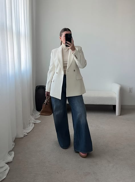 Old Money Outfits Chubby Girl, Winter White Blazer Outfit, Fall Outfits Women Curvy, Blazer And Jeans Outfit Winter, White Blazer Winter Outfit, Winter Outfits Chubby, Middle Size Outfits, Casual Plus Size Outfits Winter, Shorts In Winter Outfits