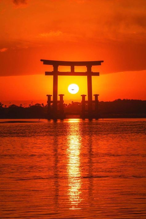 A sunset of hope and prayer. 📸: asagi_photo0921 Japan Aesthetic, Aesthetic Japan, Japanese Culture, Japan