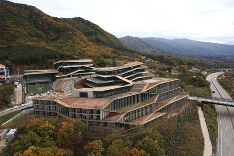 #‎Architecture in #‎Korea - #‎LearningCenter by Kengo Kuma & Associates Zero Energy House, Chuncheon, Timber Architecture, Healthcare Architecture, Kengo Kuma, Japanese Architect, Architecture Awards, Architecture Design Concept, Architecture Exterior