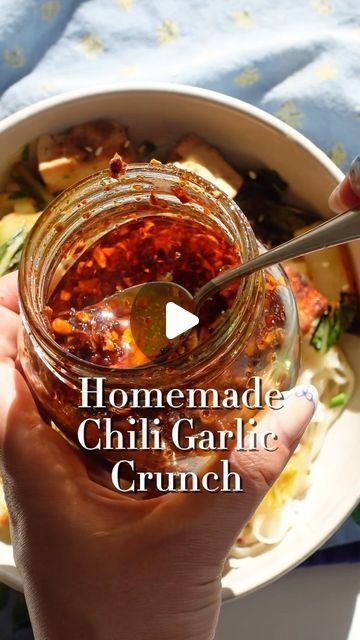 Chili Crunch Oil Uses, Chili Crunch Recipe, Garlic Chili Crisp, Chili Crunch, Crunch Recipe, Aleppo Pepper, Homemade Chili, Wine Vinegar, Crushed Red Pepper