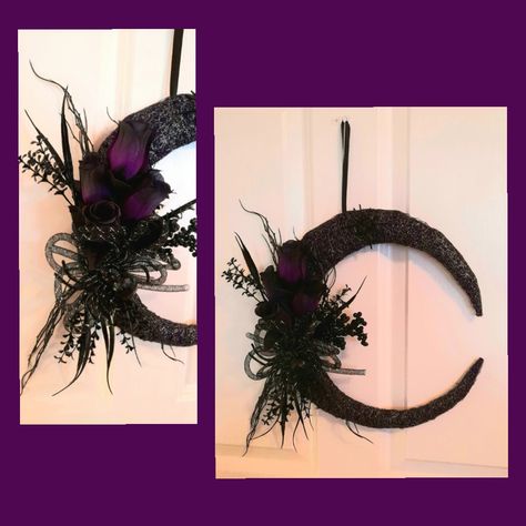 Moon Wreaths, Halloween Trophies, Crescent Moon Wreath, Moon Door, Dt Crafts, Moon Wreath, Witch Crafts, Corner Ideas, Moon Crafts