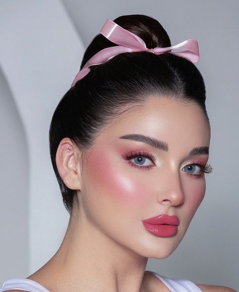 Pink Bridal Makeup, Bold Lipstick Makeup, Pink Lipstick Makeup, Trending Makeup, Glam Wedding Makeup, Glossy Makeup, Makeup Mistakes, Bridal Makeup Looks, Pink Eyeshadow