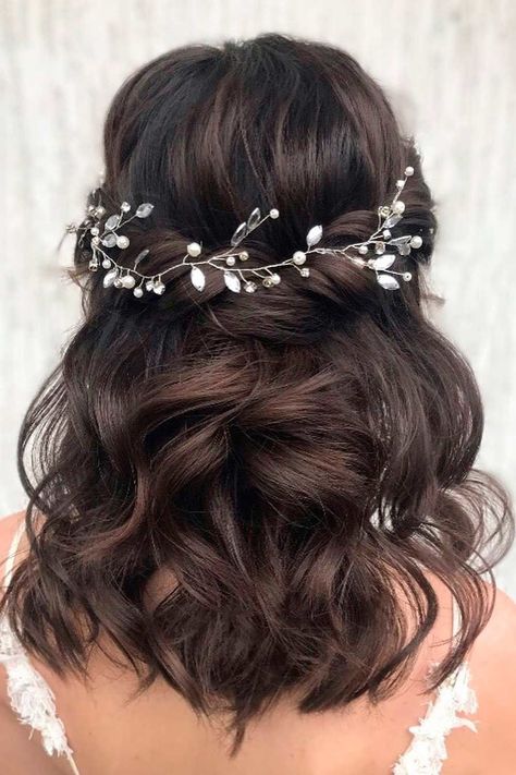 25 Charming Mother Of The Bride Hairstyles To Beautify The Big Day Mother Of The Bride Hairstyles, Mother Of The Bride Hair, Quinceanera Hairstyles, Quince Hairstyles, Best Wedding Hairstyles, Wedding Hair Inspiration, Short Wedding Hair, Penteado Cabelo Curto, Half Up Hair