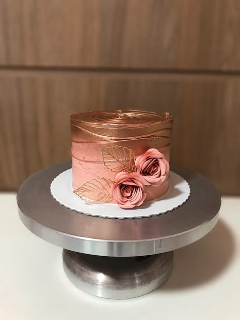 Burgundy Cake Birthday Simple, Bolo Rose Gold, Burgundy Cake, Basic Chocolate Cake, Birthday 30, Rose Gold Cake, Gold Drip, Gold Cake, 22nd Birthday