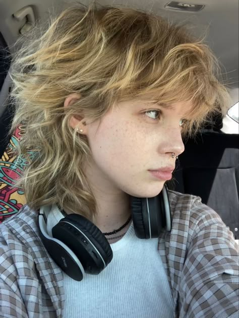 Wolf Cut Women, Short Grunge Hair, Mullet Haircut, Hair Inspiration Short, Haircut Inspo, Wolf Cut, Alternative Hair, Shag Haircut, Cut My Hair