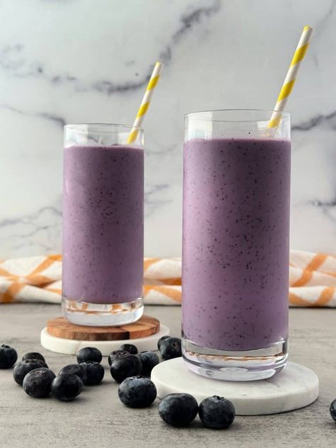 This protein blueberry smoothie is a simple healthy recipe made with minimal ingredients. You'll love this blueberry protein smoothie. Blueberry Protein Shake Recipe, Blueberry Protein Smoothie, Protein Blueberry, Wholesome Breakfast, Protein Powder Smoothie, Blueberry Smoothie Recipe, Protein Mix, Blueberry Smoothie, Creamy Smoothies